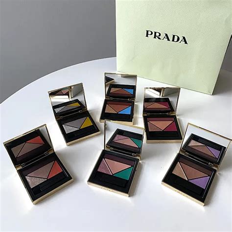 prada アイシャドウ|アイ｜プラダ ビューティ公式オンラインストア｜PRADA BEAUTY.